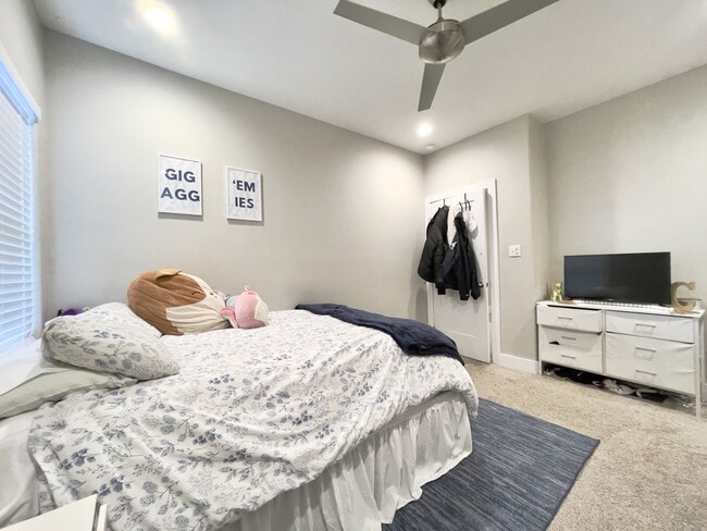 Building Photo - 308 Poplar St