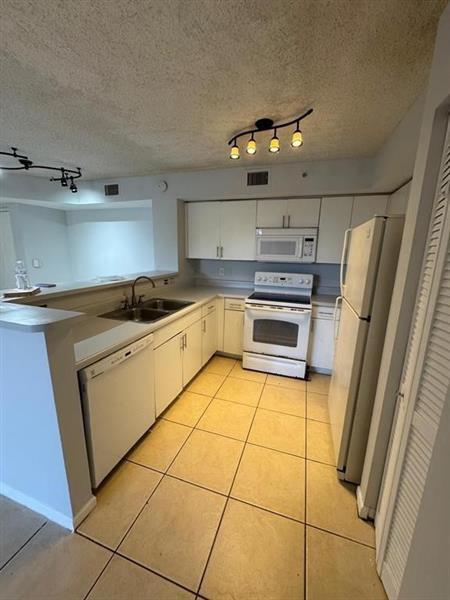 Building Photo - 4808 N State Rd 7