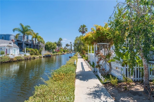 Building Photo - 410 Carroll Canal