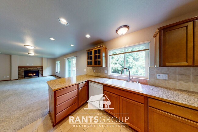 Building Photo - Spacious and Versatile Home in Sought-Afte...