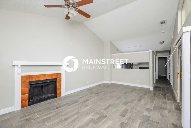 Building Photo - 3 Bedroom Pet-Friendly Home in Fort Worth, TX with Main Street Renewal