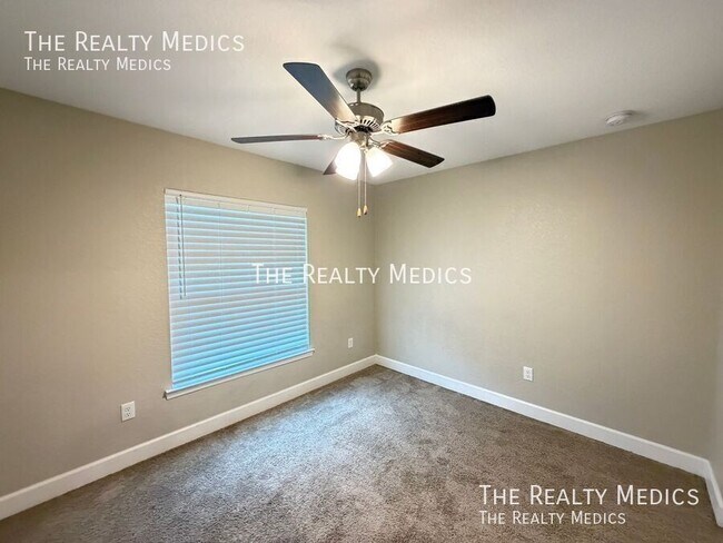 Building Photo - 2736 SW 161st Loop