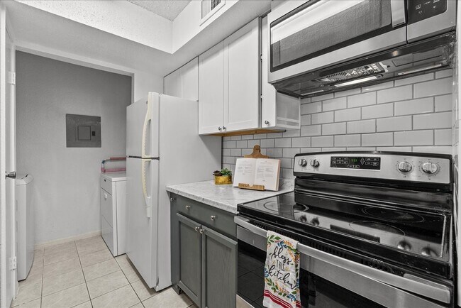 Building Photo - 1500 Bay Area Blvd