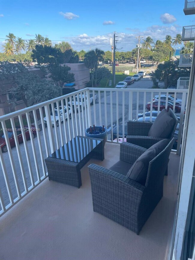 Building Photo - 1401 S Ocean Dr