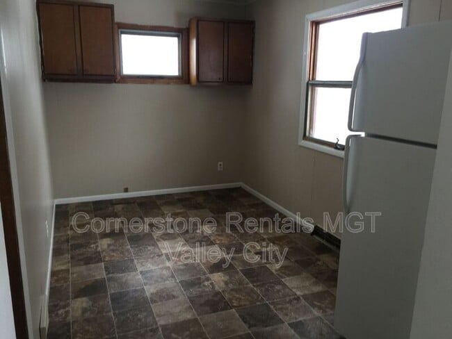 Building Photo - 233 8th Ave NE