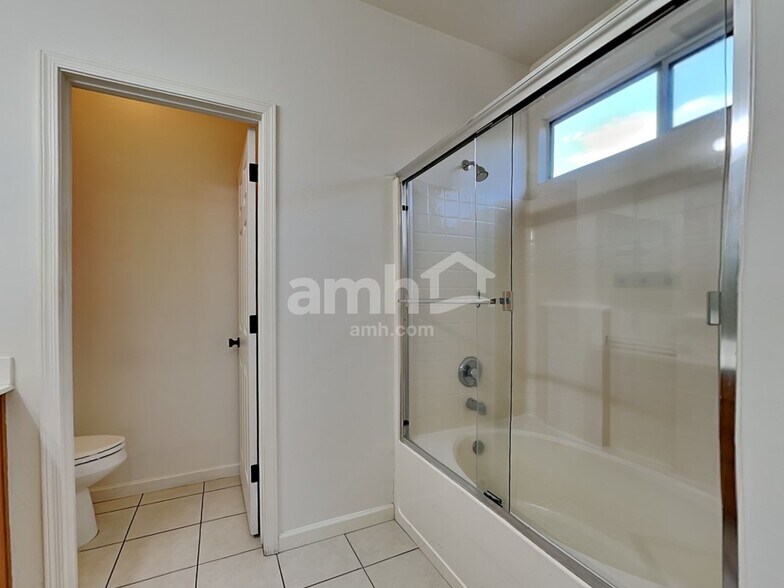 Building Photo - 837 S Roanoke St