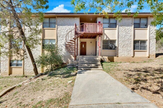 Building Photo - 908 N LBJ Dr
