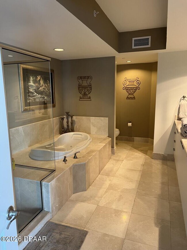 Building Photo - 241 Riverside Dr