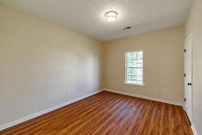 Building Photo - 507 Dove Way
