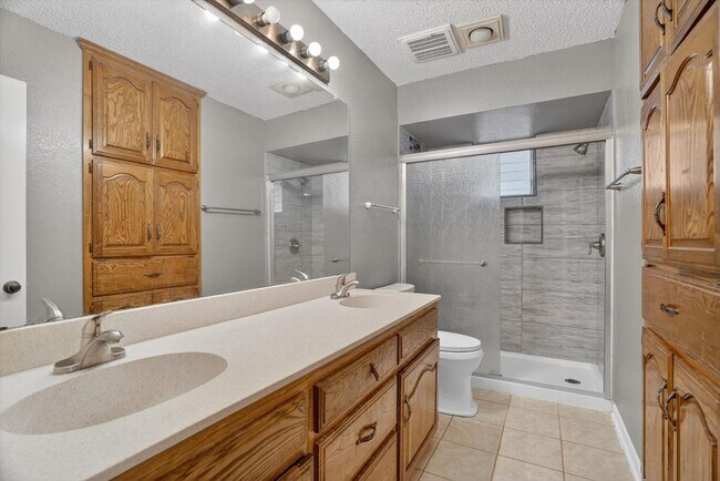 Building Photo - Move-In Ready Gem Near DFW Airport and Major Highways