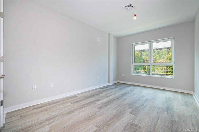 Building Photo - 500 Commerce St