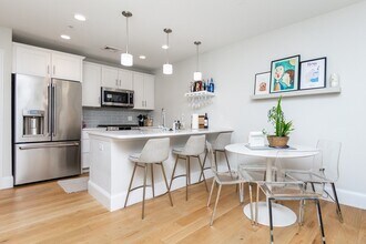 Building Photo - 545 E 3rd St