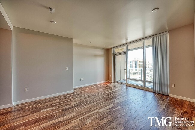 Building Photo - 3570 S River Pkwy