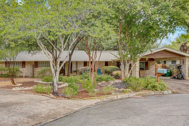 Building Photo - Welcome to this beautiful 3-bedroom, 2-bat...