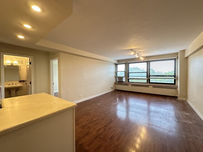 Building Photo - 4180 N Marine Dr
