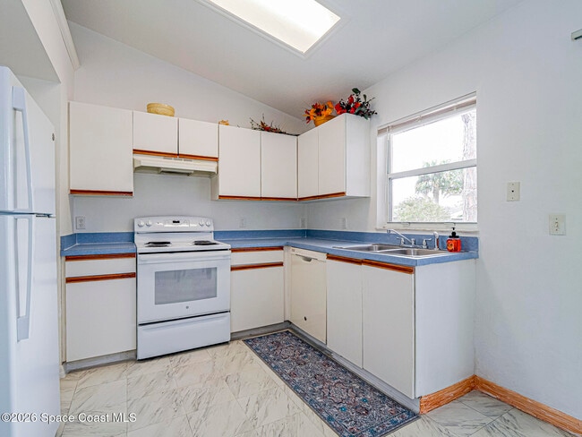 Building Photo - 483 Melrose Ln