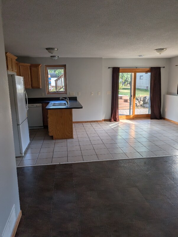 Building Photo - 1010 7th Ave N