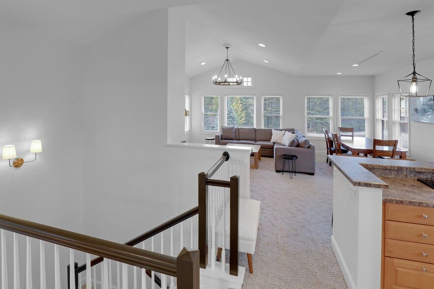 Building Photo - 13 Greenscapes, 9