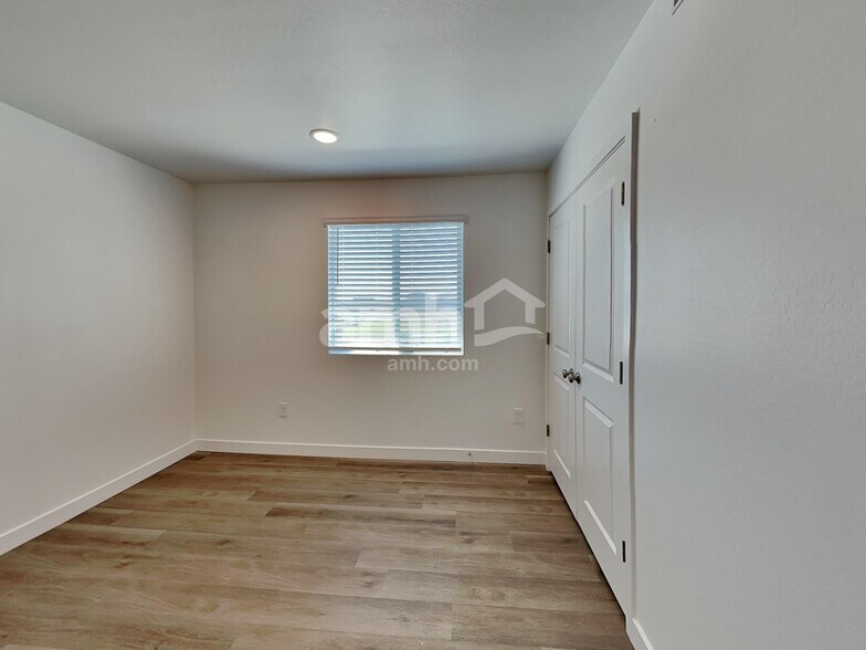 Building Photo - 12507 W Flynn Ln