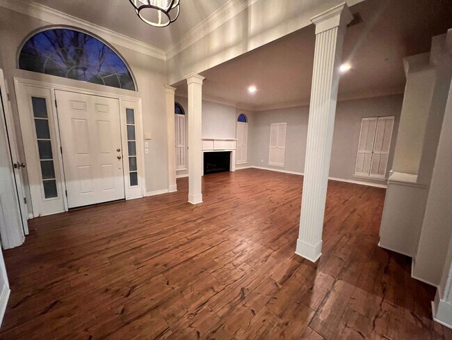 Building Photo - Gorgeous home in Greenacres -North Bossier... Close to Barksdale Air Force Base