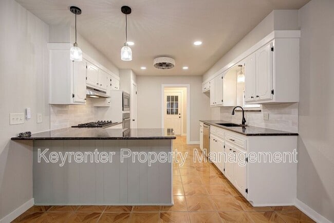 Building Photo - 314 N Lakeside Terrace