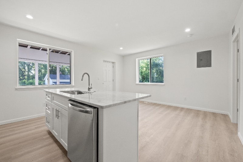 Building Photo - 34 Cross St