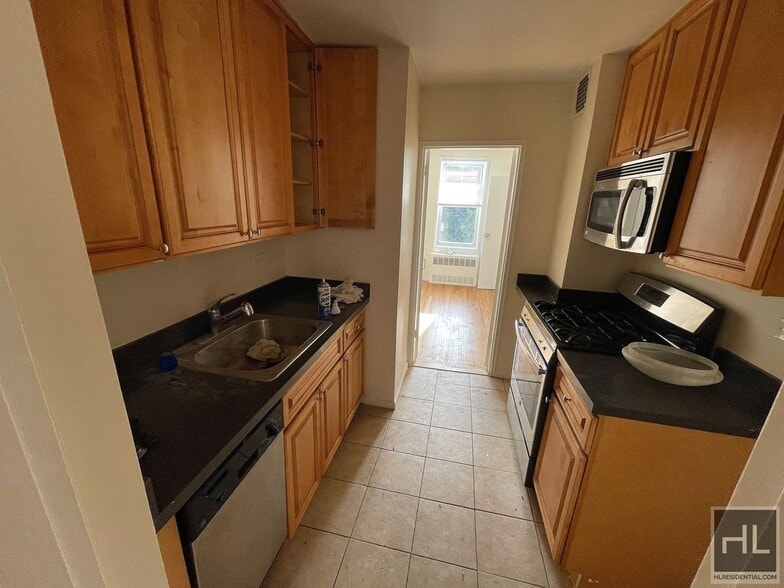 Building Photo - GRAND CENTRAL PARKWAY