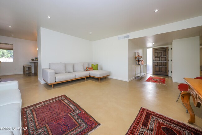 Building Photo - 2791 W Casas Cir
