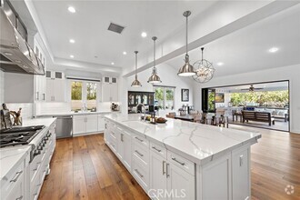 Building Photo - 28790 Martingale Dr