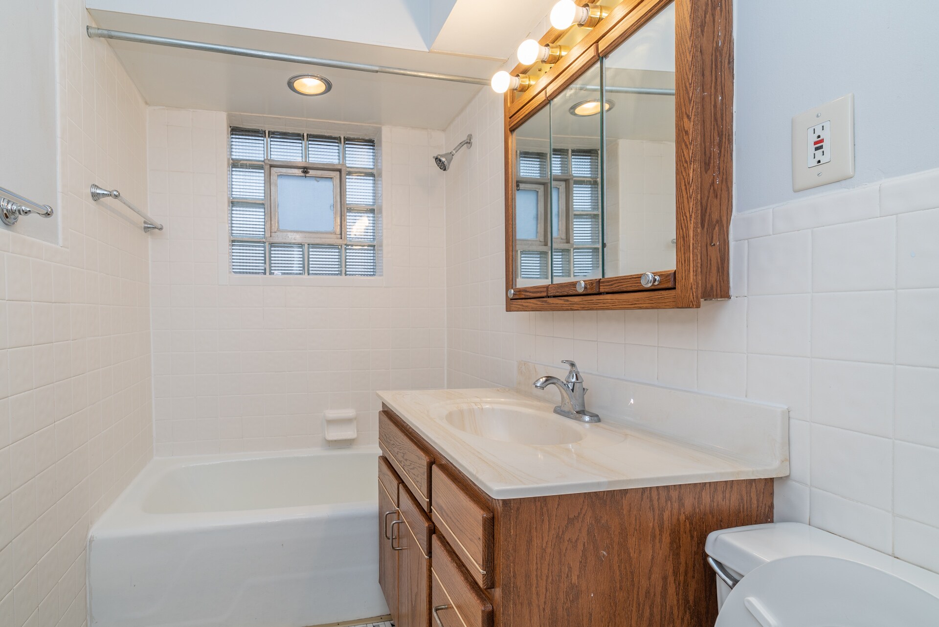 Building Photo - 1700 Bonita Ave