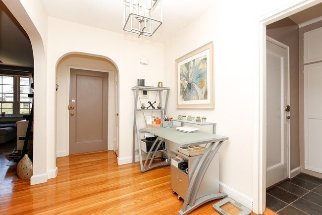 Building Photo - 341 Tappan St