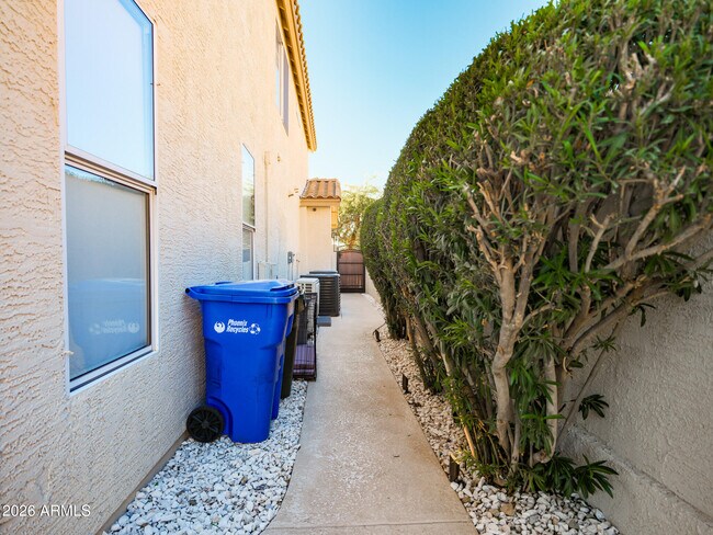 Building Photo - 2024 E Granite View Dr