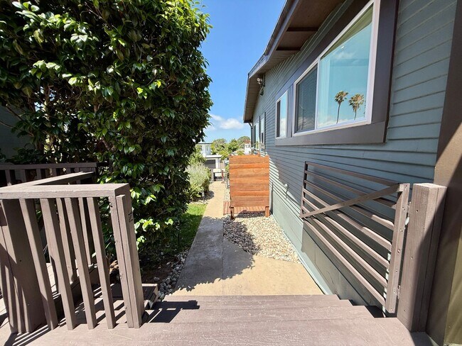 Building Photo - Gorgeous Fully Furnished Ocean Beach Retreat + FLEXIBLE STAY