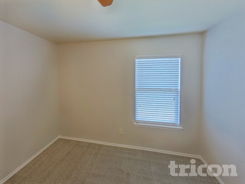 Building Photo - 336 Carlyle St