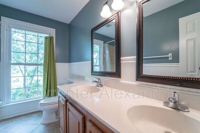 Building Photo - 13183 Oak Farm Dr