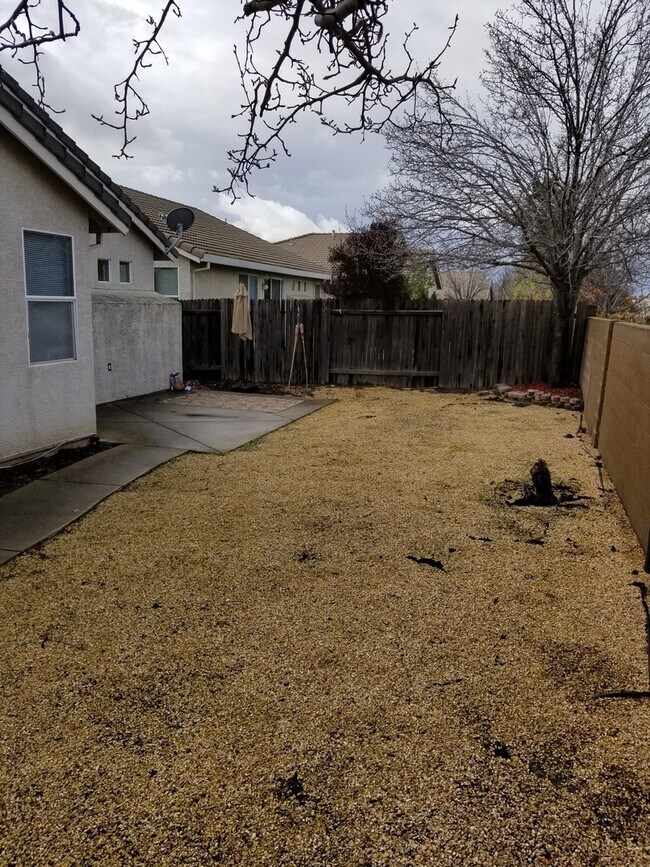 Building Photo - VERY CUTE 3BD/2BTH SINGLE FAMILY IN NORTH LINCOLN