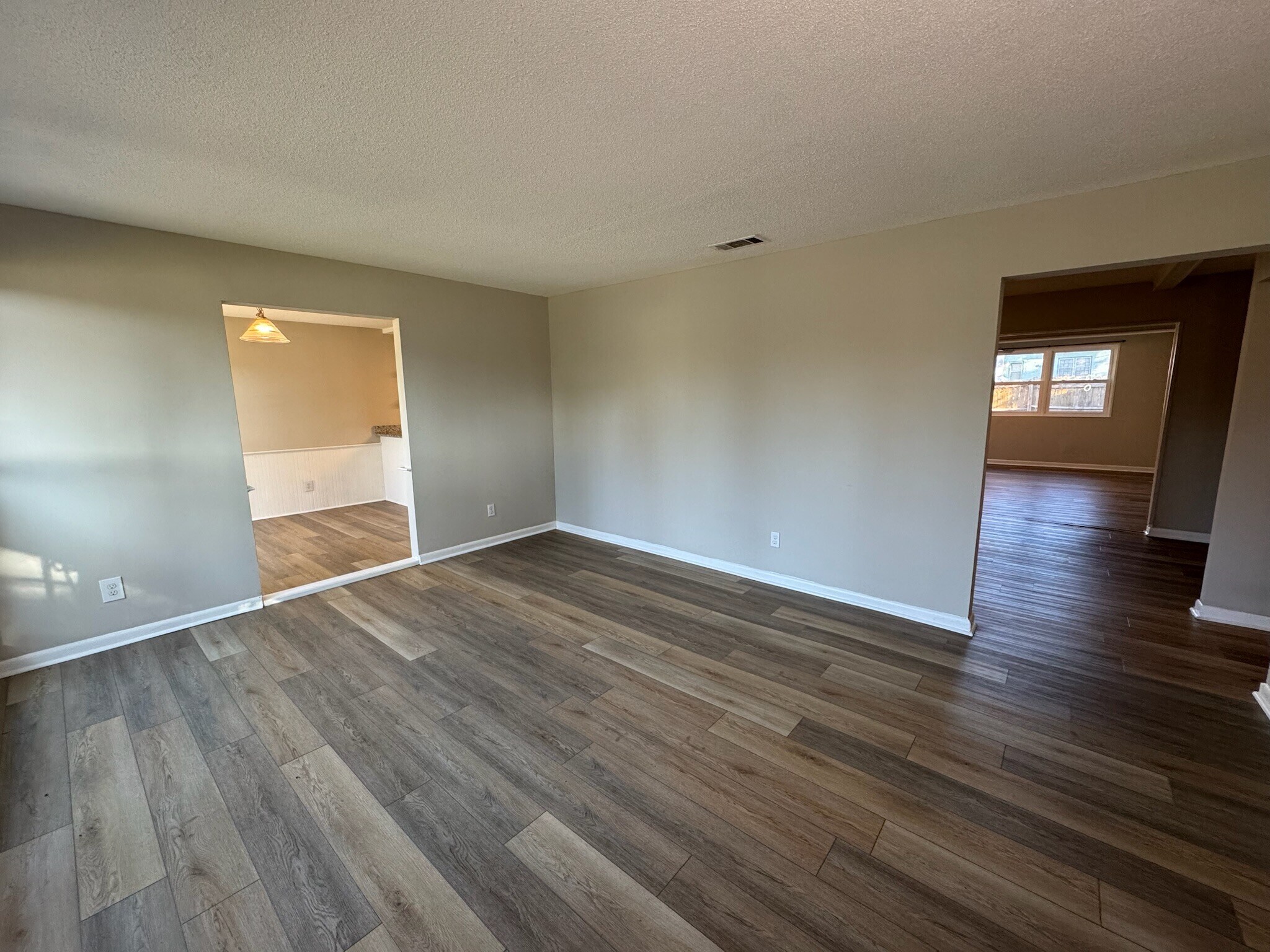 Building Photo - 2052 E 42nd St