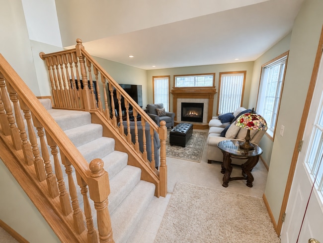Building Photo - Stunning 2-Level Townhome with Vaulted Ceiling in Champlin!!