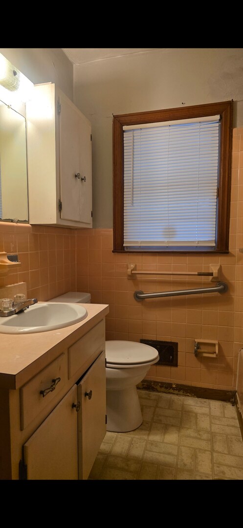 Building Photo - New Rental Available-2 Bedroom 1  Bath