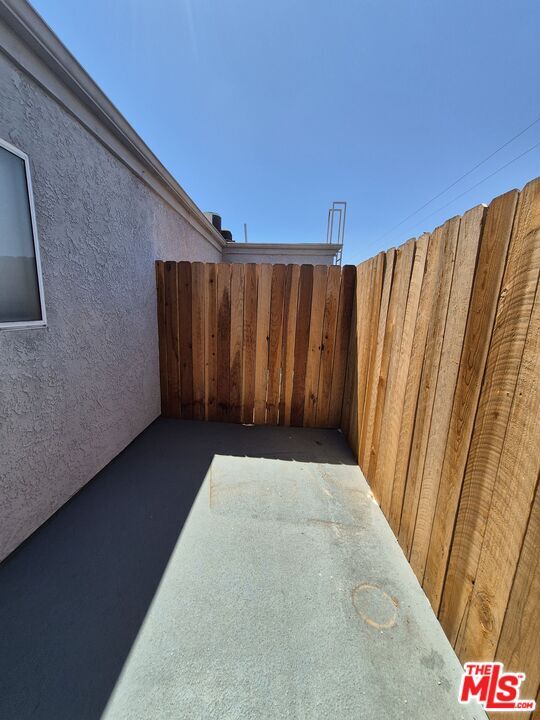 Building Photo - 1529 S Bundy Dr