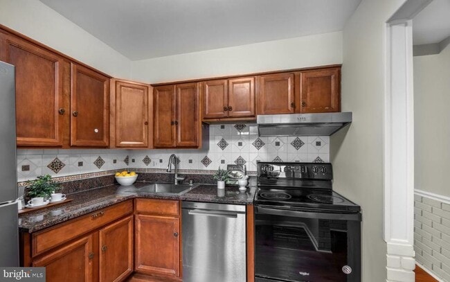 Building Photo - 5822 Burke Manor Ct