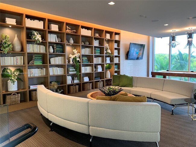 Building Photo - 16385 Biscayne Blvd