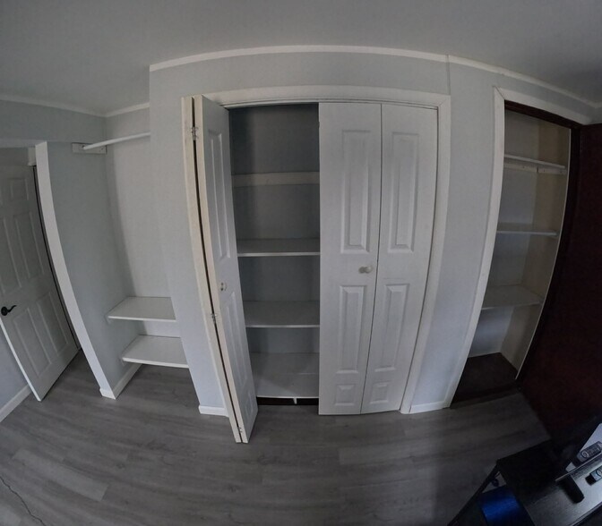 Building Photo - 723 Sharon Ave