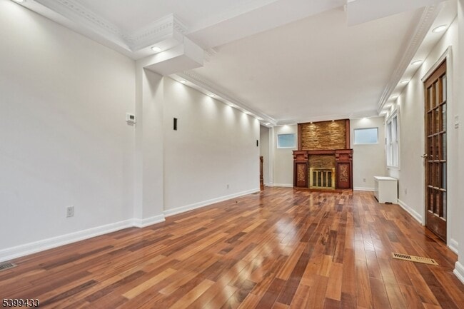 Building Photo - 80 Locust Ave