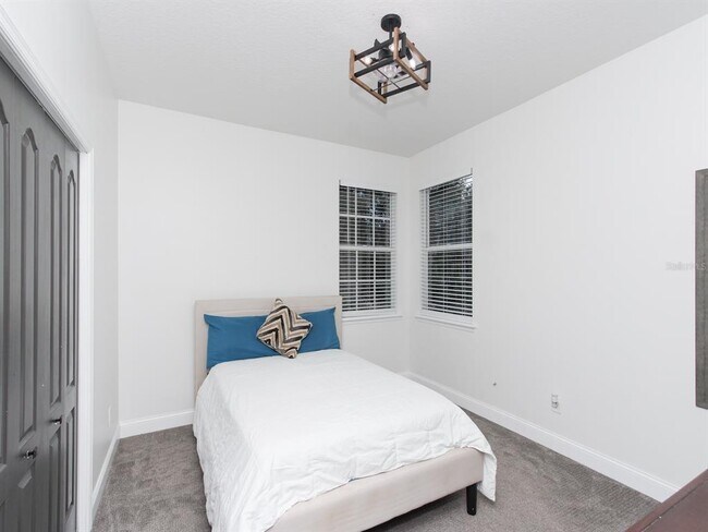 Building Photo - 687 Statenville Ct