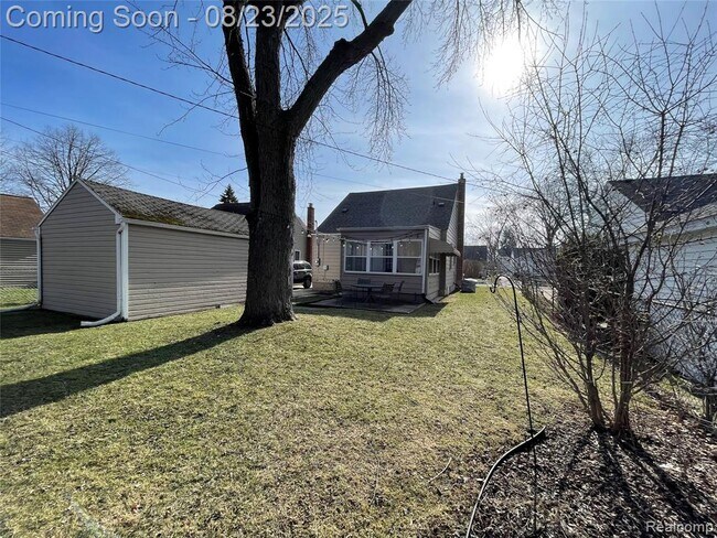 Building Photo - 1610 Eaton Rd