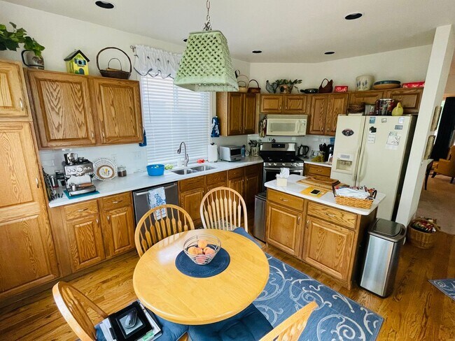 Building Photo - Charming home located in Coal Creek Ranch-$1000 Off First Month's Rent!
