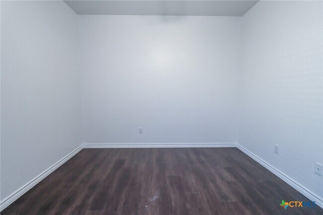 Building Photo - 5005 Rose Gdn Lp