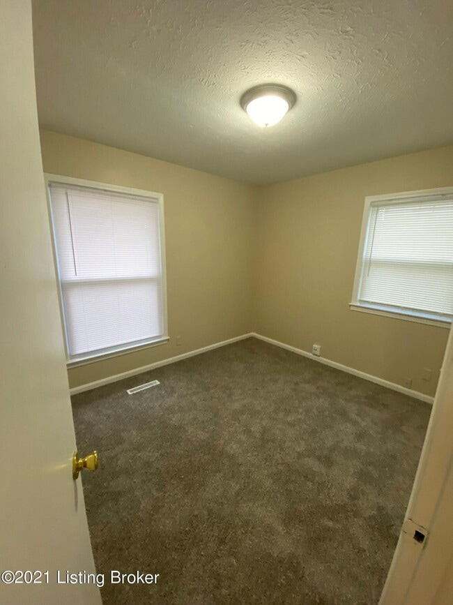 Building Photo - 8715 Blue Bell Dr