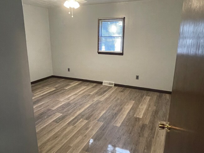 Building Photo - 4755 Oak Ridge Rd